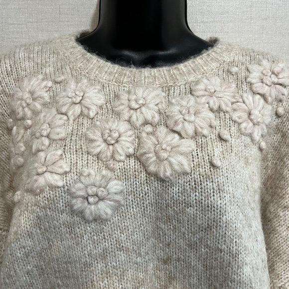 DRA Los Angeles Sweater XA Beige Oversized Soft Knit Floral Embroidery Casual - Picture 3 of 11